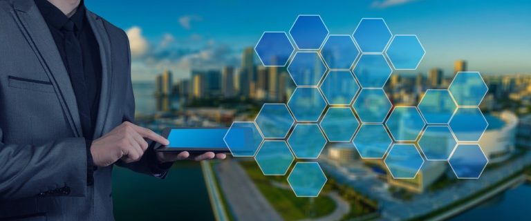 Mit einer entkoppelten Architektur der Omnichannel-Entwicklung immer einen Schritt voraus